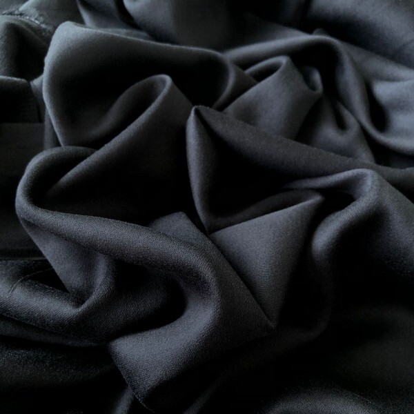 Último Corte - 90cm - Viscose Acetinada Preta - Encorpada com Elastano